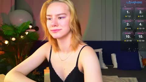 Snapshot of _ramona__ chatting on 11/26/25, 06:25 im Amy online show from 11/26/25, 06:25