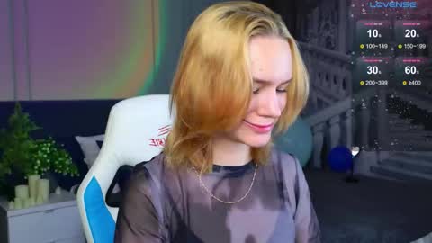 Snapshot of _ramona__ chatting on 12/04/25, 06:23 im Amy online show from 12/04/25, 06:23