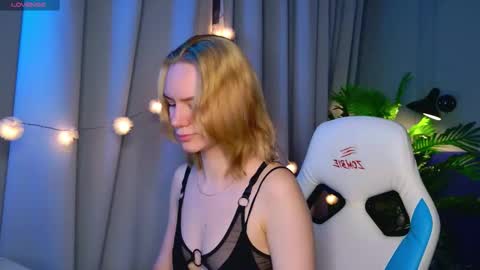 Snapshot of _ramona__ chatting on 12/22/25, 06:10 im Amy online show from 12/22/25, 06:10