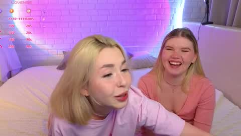 Snapshot of _ramune_ chatting on 11/14/25, 08:18 Merlizz Eva Jane Mila Nicole left to right online show from 11/14/25, 08:18