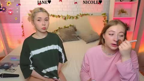 Merlizz Eva Jane Mila Nicole  left to right  online show from 04/25/26, 08:06