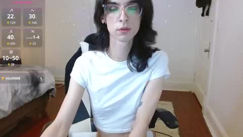 Snapshot of _ravencoxx_ chatting on 11/09/25, 04:22 Raven online show from 11/09/25, 04:22