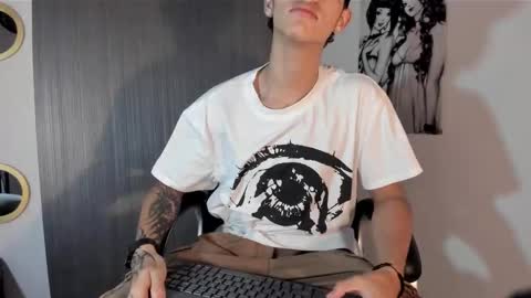 Snapshot of _realwav chatting on 11/08/25, 06:07 wav online show from 11/08/25, 06:07