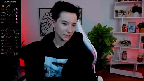 Snapshot of _rein_ramm chatting on 02/25/25, 06:03 Rein online show from 02/25/25, 06:03