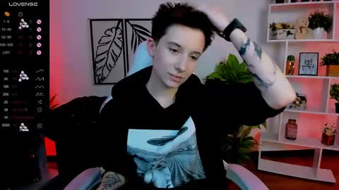 Snapshot of _rein_ramm chatting on 02/25/25, 09:09 Rein online show from 02/25/25, 09:09