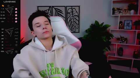 Snapshot of _rein_ramm chatting on 02/27/25, 07:44 Rein online show from 02/27/25, 07:44