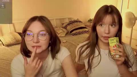 Snapshot of _reverse_gang_ chatting on 09/18/25, 04:31 LISSAPVT IS OPEN online show from 09/18/25, 04:31