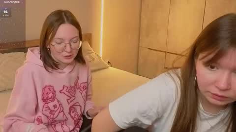 Snapshot of _reverse_gang_ chatting on 10/28/25, 02:26 LISSAPVT IS OPEN online show from 10/28/25, 02:26