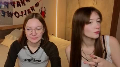 Snapshot of _reverse_gang_ chatting on 10/29/25, 03:53 LISSAPVT IS OPEN online show from 10/29/25, 03:53