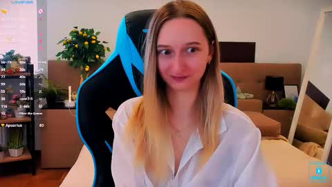 I am Rina online show from 10/28/25, 06:39