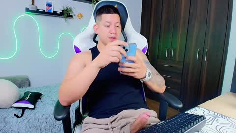 Snapshot of _robertobaggio chatting on 01/26/25, 03:14 Roberto online show from 01/26/25, 03:14