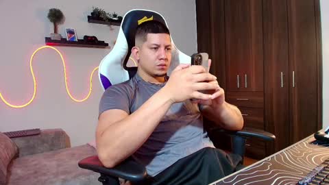 Snapshot of _robertobaggio chatting on 02/22/25, 02:19 Roberto online show from 02/22/25, 02:19