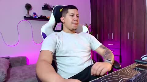 Snapshot of _robertobaggio chatting on 02/28/25, 12:31 Roberto online show from 02/28/25, 12:31