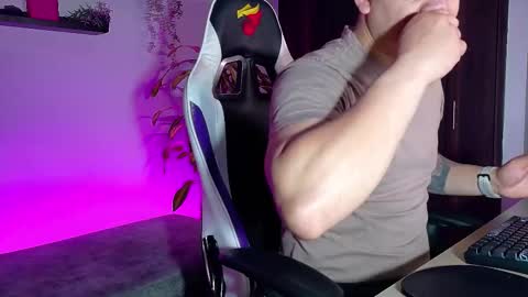 Snapshot of _robertobaggio chatting on 10/27/25, 12:31 Roberto online show from 10/27/25, 12:31