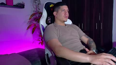 Snapshot of _robertobaggio chatting on 10/31/25, 08:37 Roberto online show from 10/31/25, 08:37