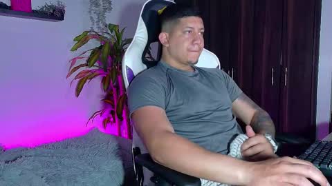 Snapshot of _robertobaggio chatting on 11/12/25, 01:00 Roberto online show from 11/12/25, 01:00