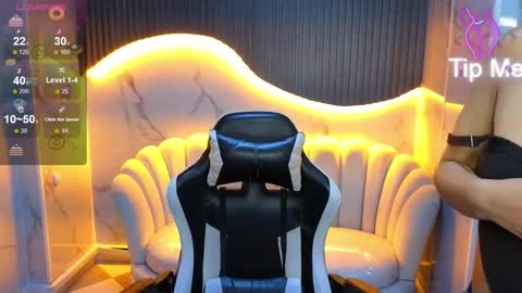 Samantha online show from 10/24/25, 01:29