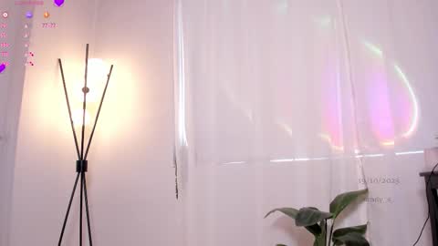 Snapshot of _sandy_s_ chatting on 10/19/25, 10:43 Sandyy online show from 10/19/25, 10:43