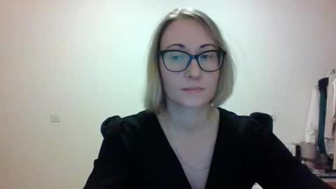 _sandyqueen__ online show from 12/13/25, 07:53