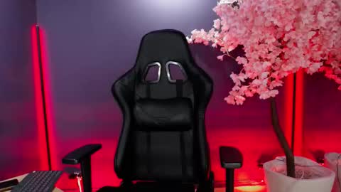 Snapshot of _sarahrose chatting on 11/14/25, 12:37 Sara online show from 11/14/25, 12:37