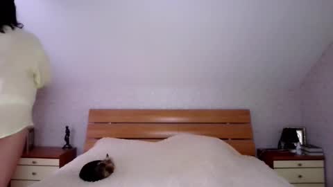 Snapshot of _sarairiti chatting on 10/25/25, 10:45 Sara online show from 10/25/25, 10:45