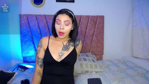 Snapshot of _scarlet_joness_ chatting on 10/25/25, 07:19  SCARLET online show from 10/25/25, 07:19