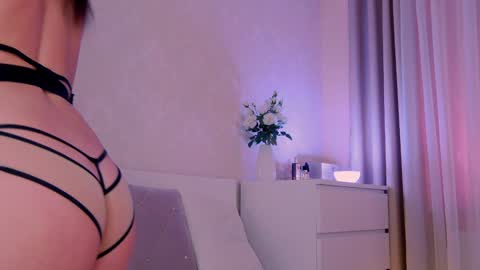 Snapshot of _seductive_ chatting on 02/08/25, 10:08 Alya online show from 02/08/25, 10:08