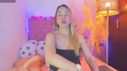 Snapshot of _sexbunny_ chatting on 07/15/26, 05:45 _sexbunny_ online show from 07/15/26, 05:45