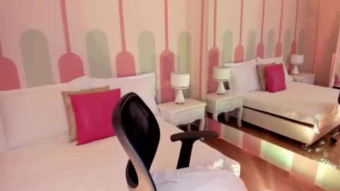 Snapshot of _sharloth chatting on 10/30/25, 01:01 Sharlot online show from 10/30/25, 01:01