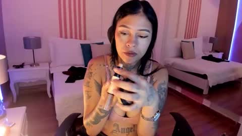 Snapshot of _sharloth chatting on 12/16/25, 02:44 Sharlot online show from 12/16/25, 02:44