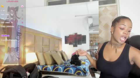 Snapshot of _shirleyy_ chatting on 04/15/26, 06:26 Shirley online show from 04/15/26, 06:26