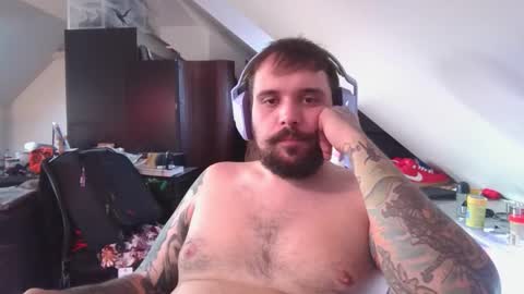 _smiley_bear27 online show from 09/30/25, 07:02