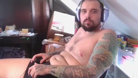 _smiley_bear27 online show from 10/15/25, 02:01