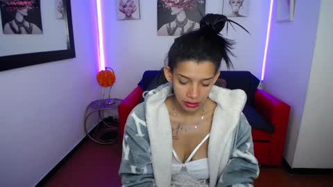 Sofia online show from 01/06/25, 04:55
