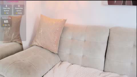 Snapshot of _sofiadeluxe_ chatting on 10/24/25, 06:37 SOFIA DELUXE   online show from 10/24/25, 06:37