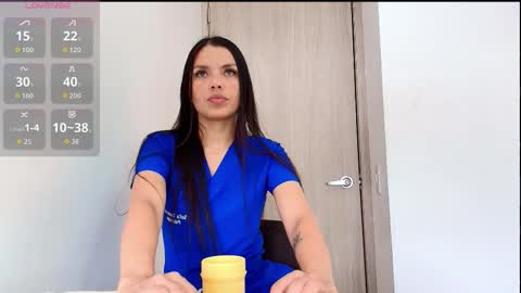 Snapshot of _sofiadeluxe_ chatting on 10/27/25, 06:45 SOFIA DELUXE   online show from 10/27/25, 06:45