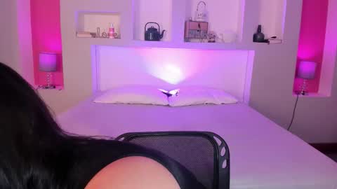 Sofia Miller online show from 09/18/25, 12:18