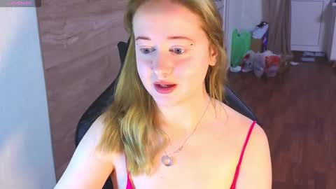 Snapshot of _sofiy_milashka chatting on 10/23/25, 03:17 Sofiy online show from 10/23/25, 03:17