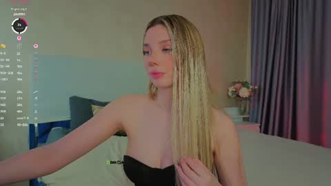 Snapshot of _sophielov chatting on 07/19/26, 07:17 Sophie online show from 07/19/26, 07:17