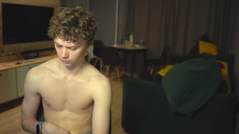 OLIVERpvt is open online show from 12/05/24, 01:06