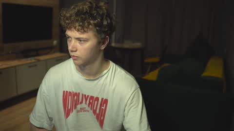 OLIVERpvt is open online show from 12/06/24, 03:30
