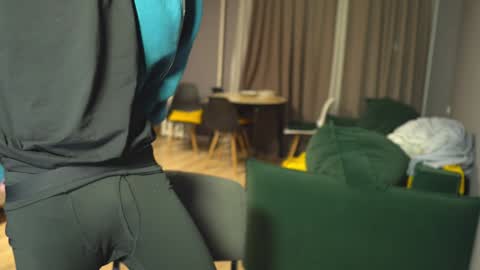 OLIVERpvt is open online show from 12/23/24, 01:35