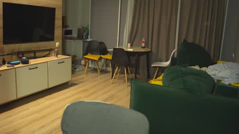 OLIVERpvt is open online show from 12/25/24, 03:08