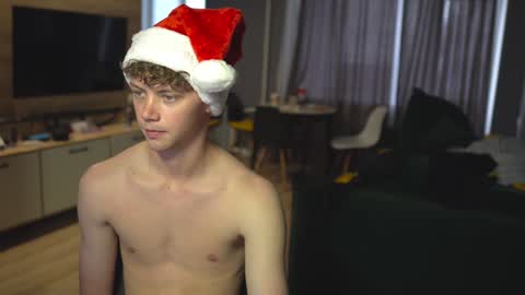 OLIVERpvt is open online show from 12/26/24, 06:19