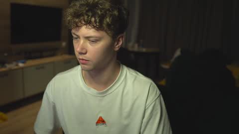 OLIVERpvt is open online show from 01/04/25, 03:07