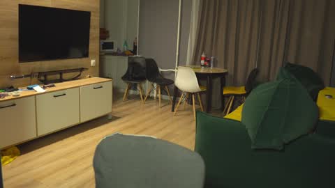 OLIVERpvt is open online show from 01/07/25, 01:03