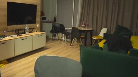 OLIVERpvt is open online show from 01/08/25, 03:08