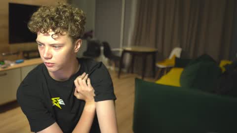 OLIVERpvt is open online show from 01/10/25, 03:07