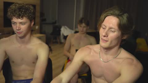 OLIVERpvt is open online show from 01/12/25, 03:46