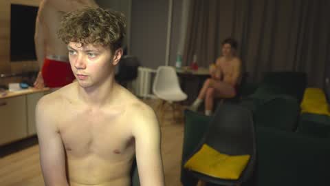 OLIVERpvt is open online show from 01/18/25, 01:08